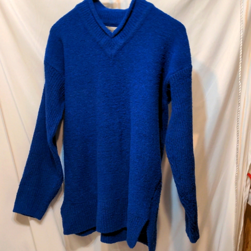 Cabin Creek women's blue v-neck knit sweater size medium